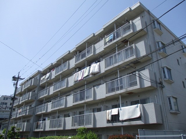 横浜市泉区緑園のマンションの建物外観