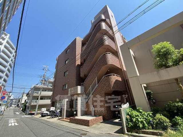 神戸市灘区岸地通のマンションの建物外観