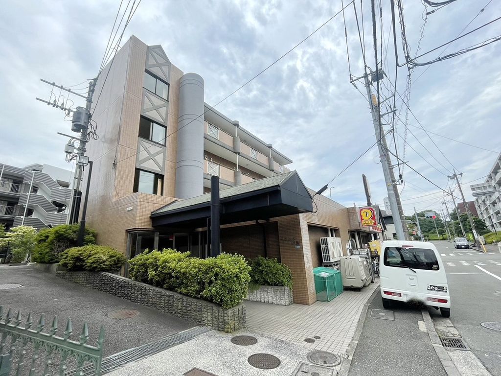 横浜市都筑区加賀原のマンションの建物外観