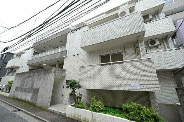 川崎市中原区丸子通のマンションの建物外観