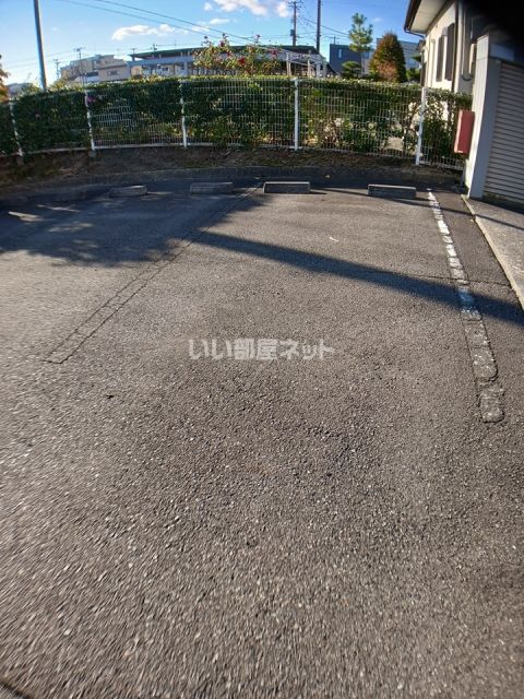 【郡山市安積町長久保のアパートの駐車場】