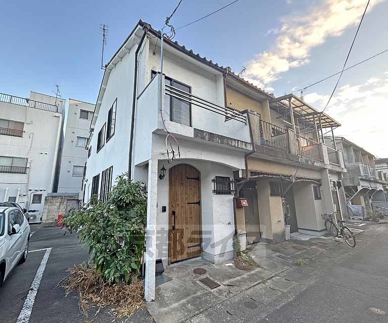 京都市右京区西京極徳大寺西団子田町のその他の建物外観