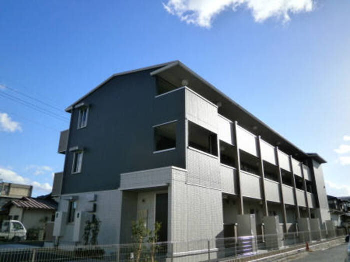 【セレンディピティ堅田の建物外観】