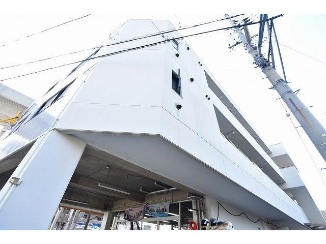 広島市安佐南区大町東のマンションの建物外観