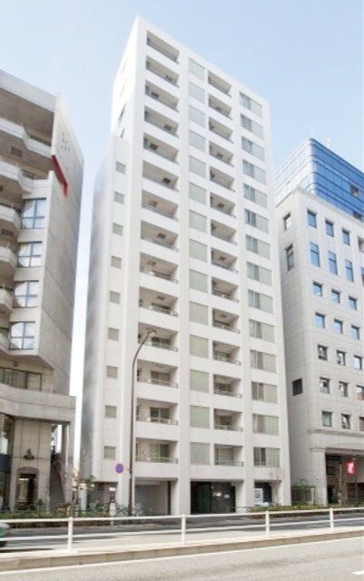 【新宿区左門町のマンションの建物外観】