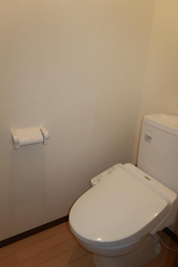 トイレ　温水洗浄便座付き！