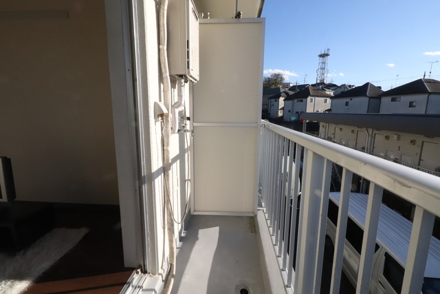バルコニー　南西向きの日当たりの良いバルコニーです。