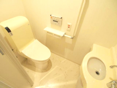 トイレ　※写真は同タイプ住戸です