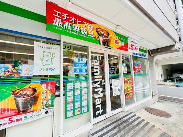 コンビニ　ファミリーマート八丁堀店（コンビニ）まで184m