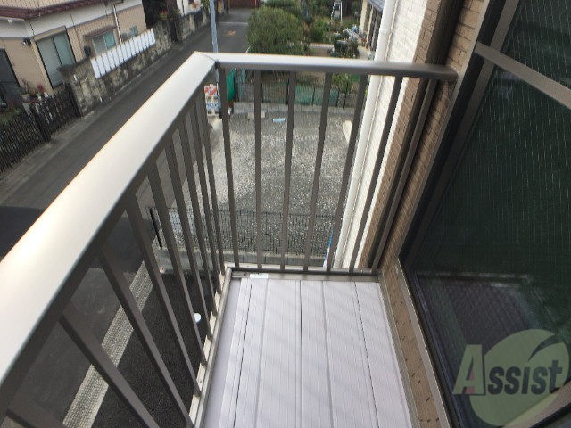 バルコニー　バルコニーもついて、洗濯物も干せますね。