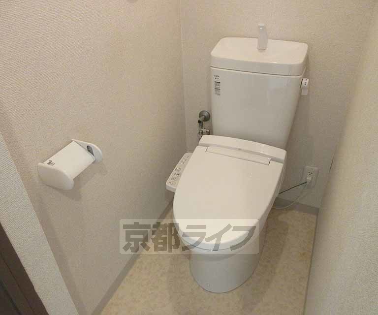 トイレ　ウォシュレット付いてます・