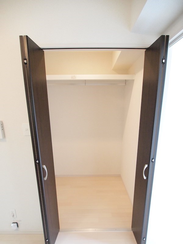 収納　奥行のあるウォークインクローゼットです。