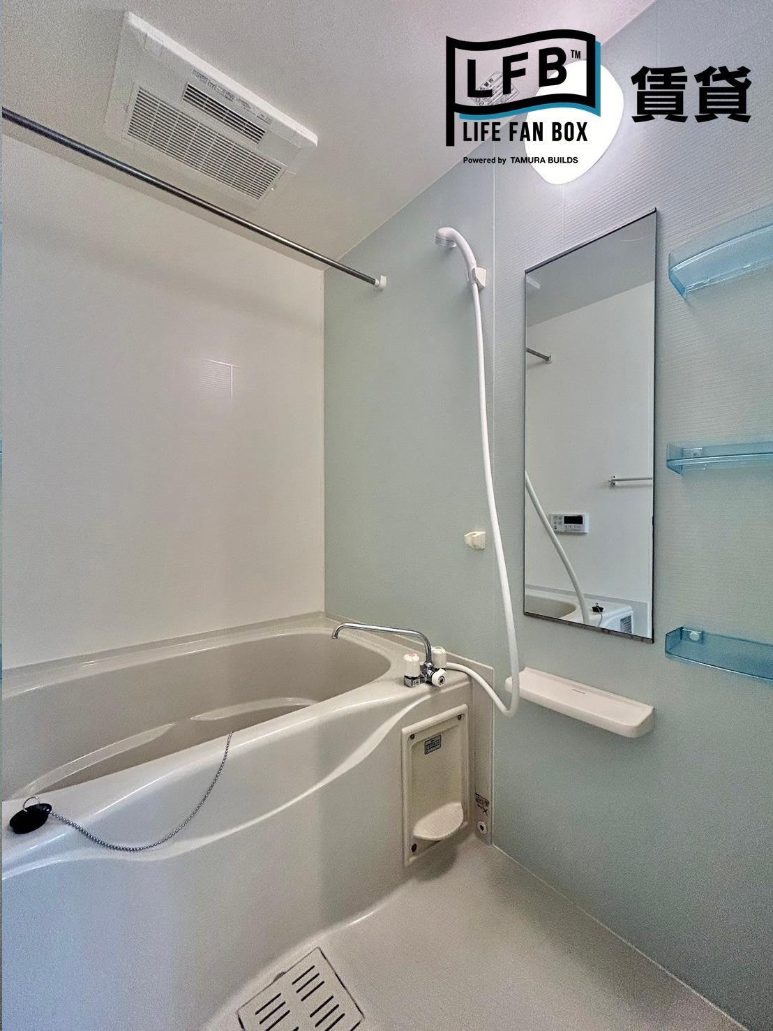 バス・シャワールーム　※反転間取り201号室の室内写真です。壁紙や床の色、仕様が異