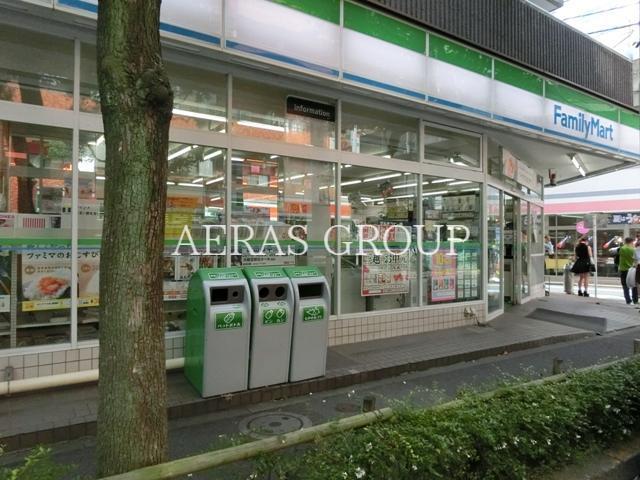 コンビニ　ファミリーマート西葛西駅前店（コンビニ）まで120m