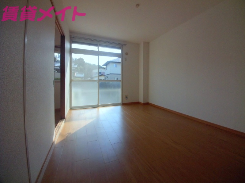 居室・リビング　同型反転参考写真