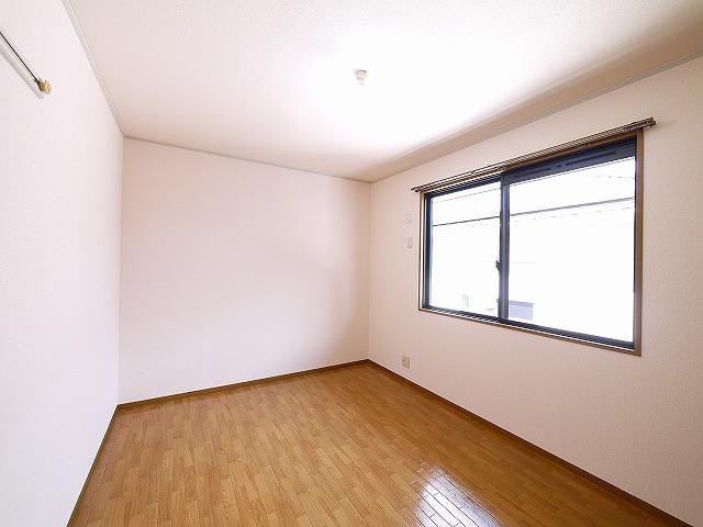 その他部屋・スペース　開放的な寝室です