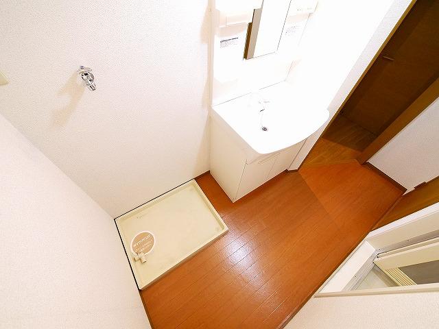 洗面設備　コンパクトで使いやすい洗面所