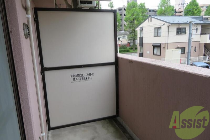 バルコニー　バルコニーは奥行きにゆとりがあってお洗濯しやすそう