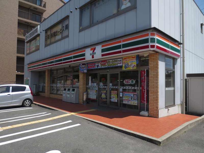 コンビニ　セブンイレブン（コンビニ）まで220m