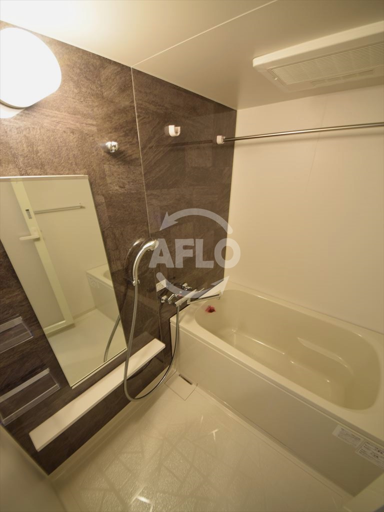 バス・シャワールーム　Pine Rich（パインリッチ）　浴室