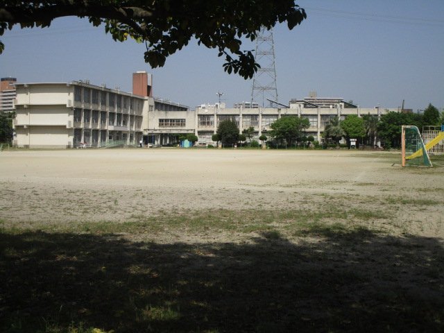 小学校　枚方市立西牧野小学校（小学校）まで394m