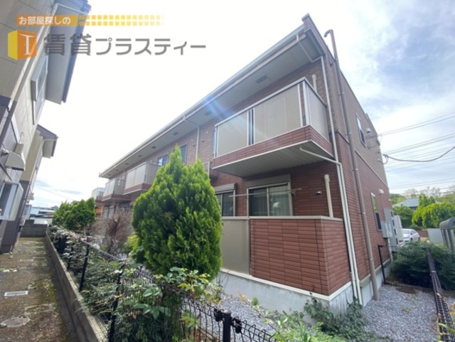 建物外観　お隣がコンビニで買い物もバッチリ。