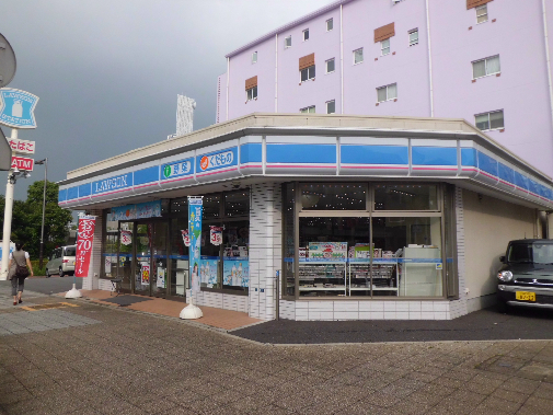 コンビニ　ローソン 都筑警察署前店（コンビニ）まで584m