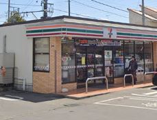 コンビニ　セブンイレブン（コンビニ）まで733m