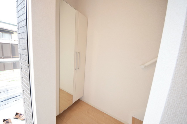 玄関　☆出発前の身だしなみチェックも出来ます☆