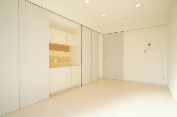 その他部屋・スペース　「明るい色の床材を使用したお部屋です」