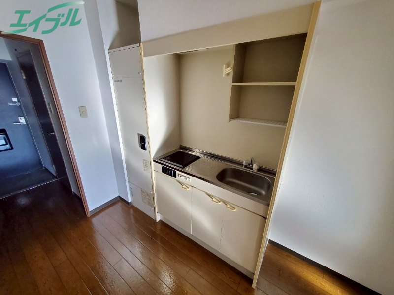 キッチン　同物件別部屋の写真