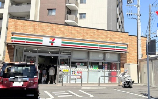 コンビニ　セブンイレブン大田区東雪谷1丁目店（コンビニ）まで74m