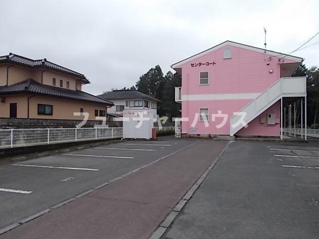 駐車場　車をお持ちの方に嬉しい駐車場付きの物件です