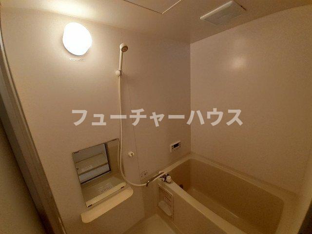 バス・シャワールーム　コンパクトで使いやすいお風呂です