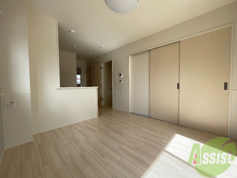 居室・リビング　１０帖のＬＤＫです。南向きで部屋が明るくなるのが嬉しいですね