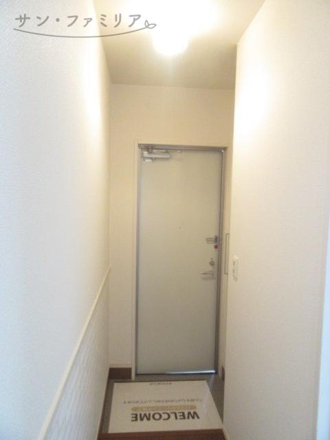 玄関　同一物件別部屋写真