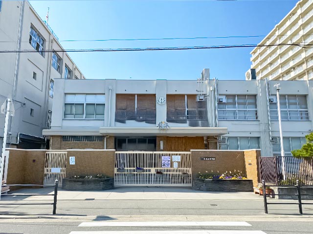 中学校　大阪市立長吉西中学校（中学校）まで636m