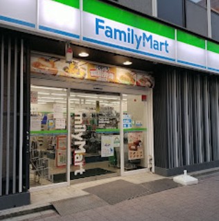 コンビニ　ファミリーマート 西池袋三丁目店（コンビニ）まで983m