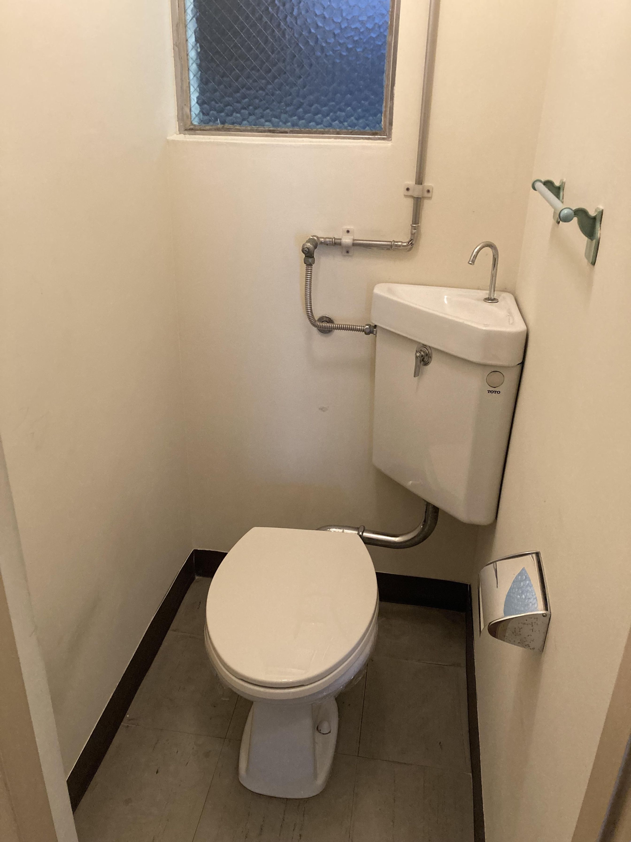 西鉄天神大牟田線 西鉄平尾駅 徒歩7分 7階建 築55年のトイレ写真