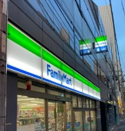 コンビニ　ファミリーマート内神田一丁目店（コンビニ）まで59m
