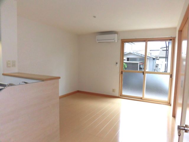D コート南横市 C棟の居間写真
