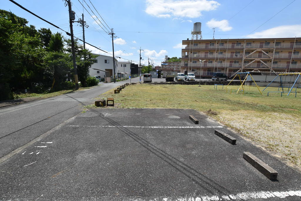 【ビレッジハウス見瀬1号棟の駐車場】