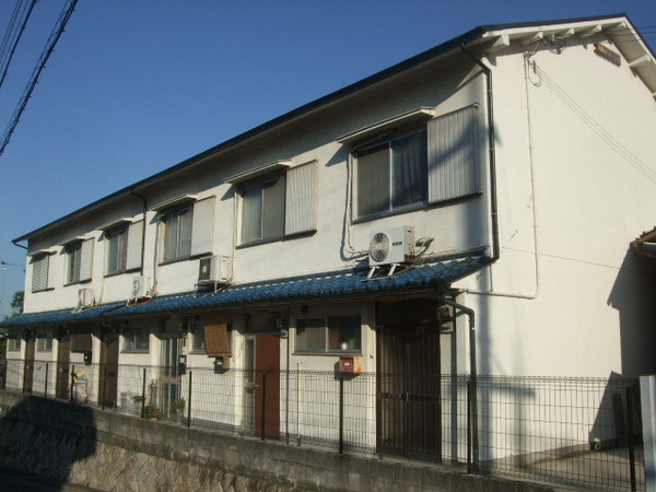 松井タウンハウスの建物外観