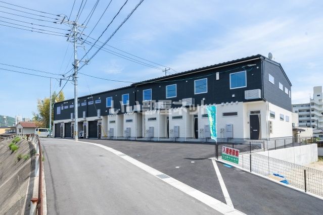 サンメゾン西条西本町の建物外観