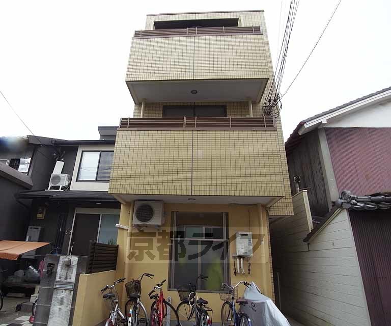 【京都市左京区吉田牛ノ宮町のマンションの建物外観】