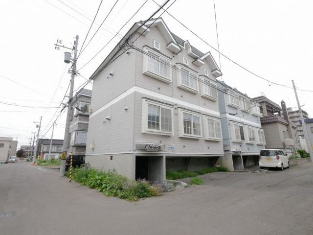 札幌市東区北三十五条東のアパートの建物外観