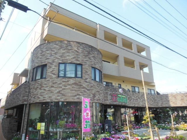 日野市平山のマンションの建物外観