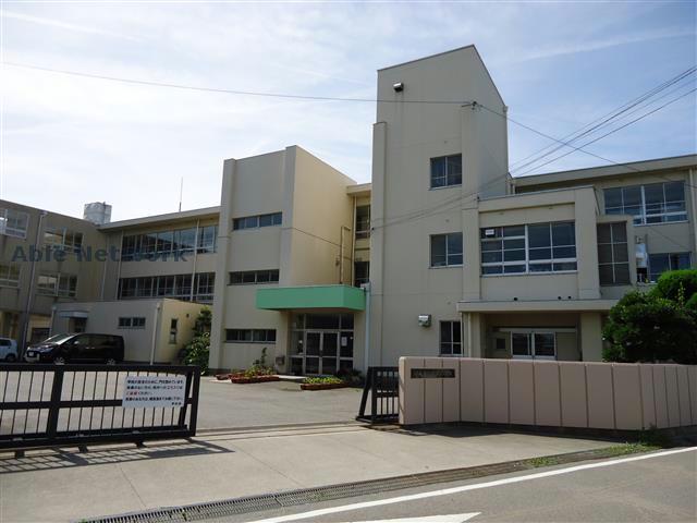 【西尾市上矢田町のアパートの小学校】