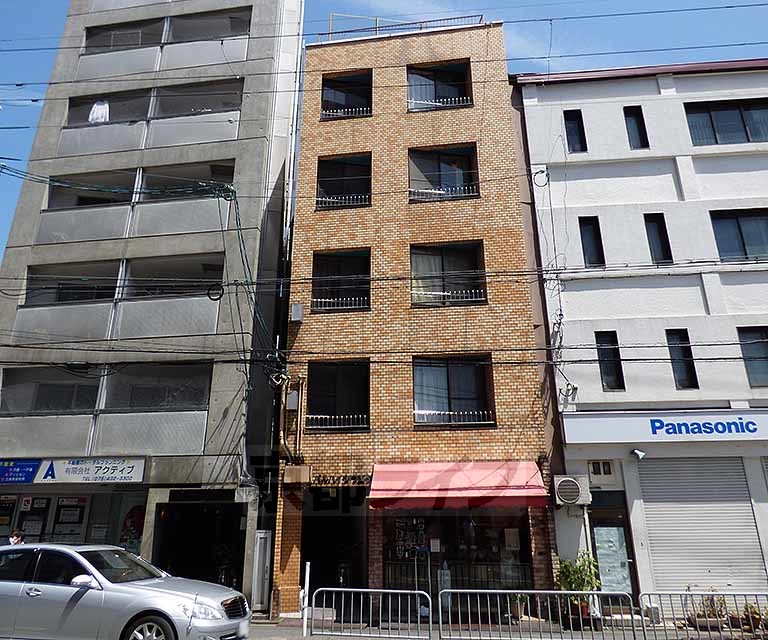 京都市上京区元本満寺町のマンションの建物外観