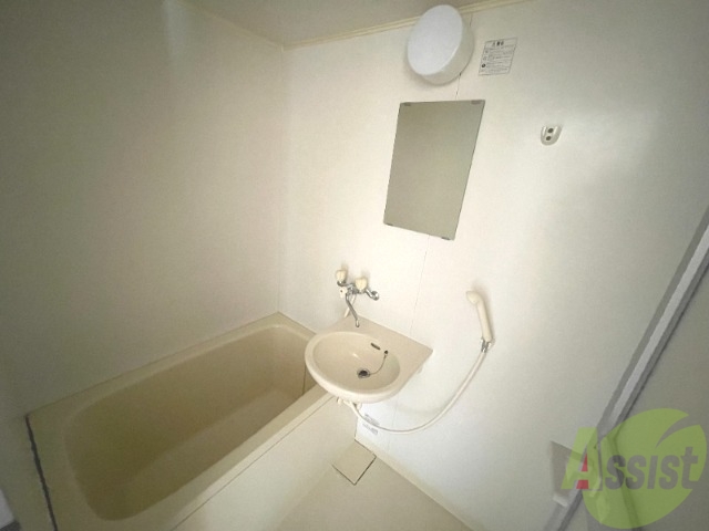 バス・シャワールーム　１人暮らしにはピッタリのサイズ感ですね！